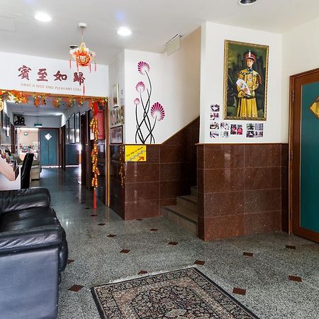 Reddoorz Near Aljunied Mrt Hotell Singapore Exteriör bild