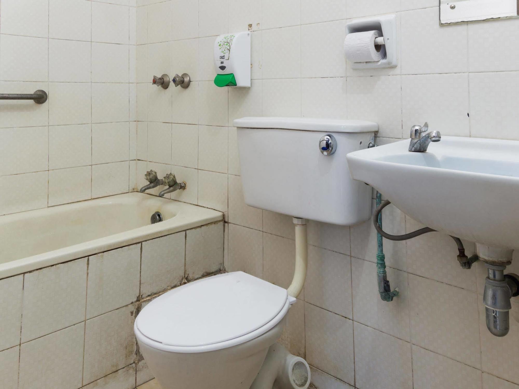 Reddoorz Near Aljunied Mrt Hotell Singapore Exteriör bild