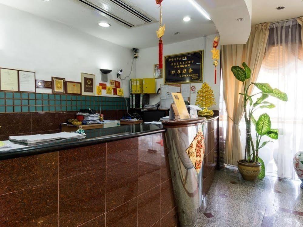 Reddoorz Near Aljunied Mrt Hotell Singapore Exteriör bild