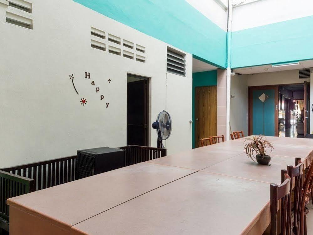 Reddoorz Near Aljunied Mrt Hotell Singapore Exteriör bild